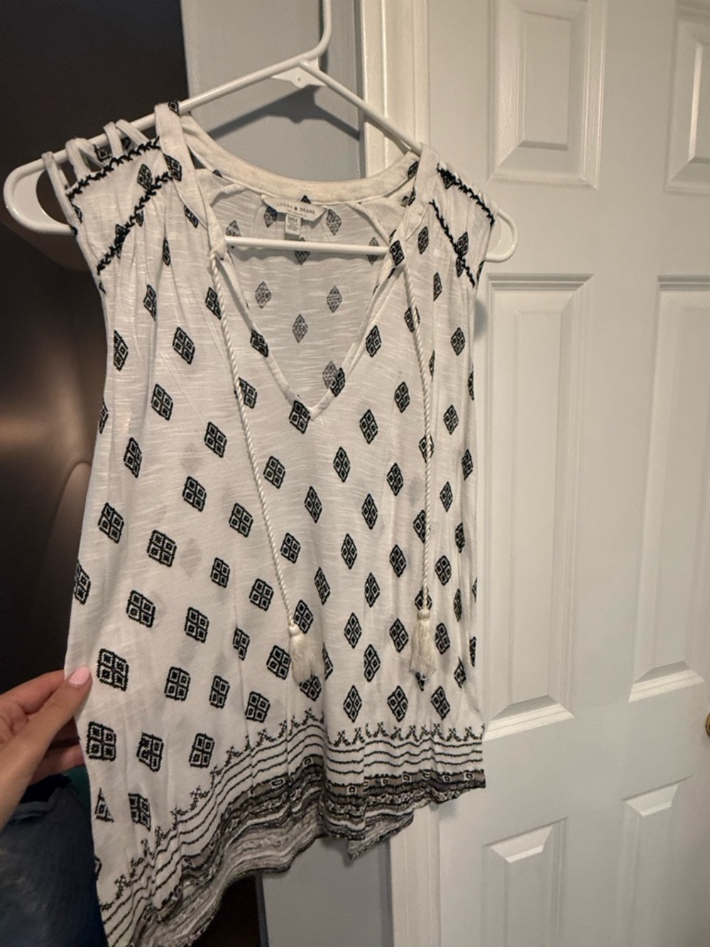 Lucky Brand White Sleeveless V-Neck Camisole with Black Diamond Print